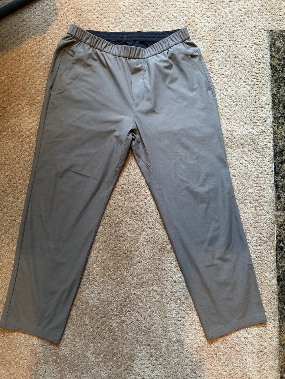 Mens Lululemon Elastic Waist with Drawstring Pant in Khaki